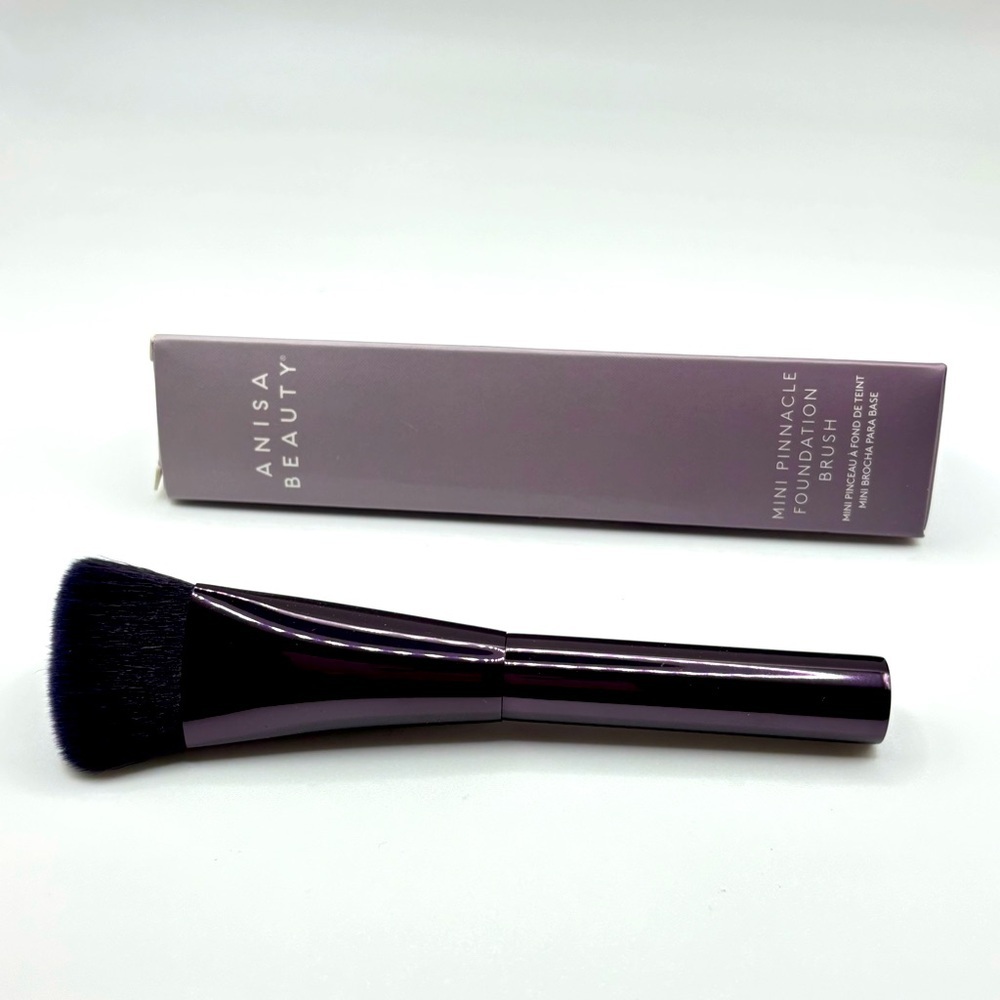 Anisa Beauty Travel Pinnacle Foundation Brush 🆕